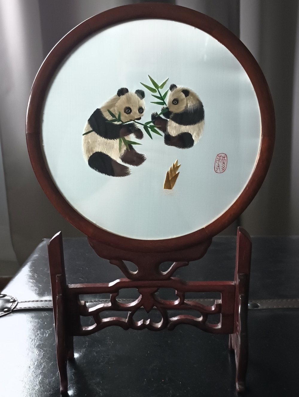 Round Embroidered Silk Panda Table Screen - Picture 3 of 10
